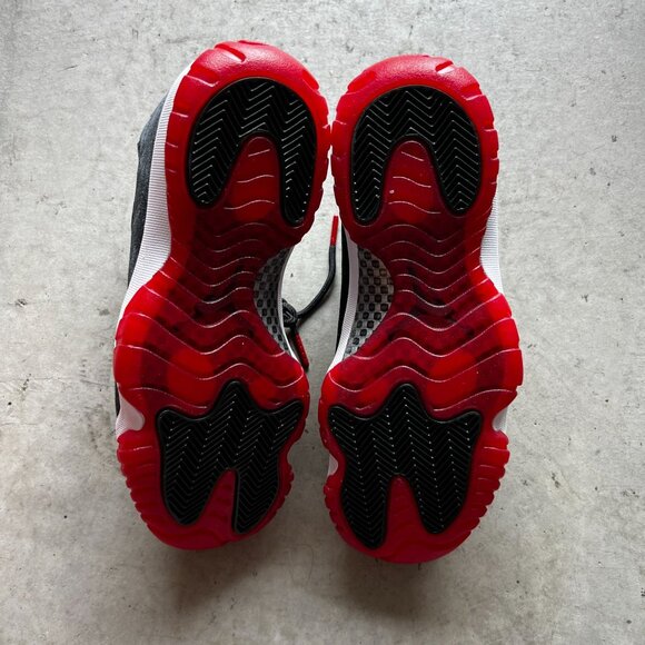 Jordan 11 Retro Bred Velvet DB5457-061 Women's 9 Luxury Basketball Sneakers - Picture 3 of 6